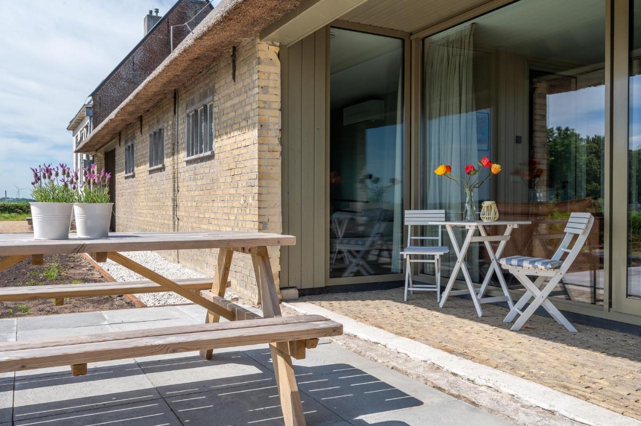 Appartement De Dageraad In Monumentale Boerderij Kimswerd Kültér fotó