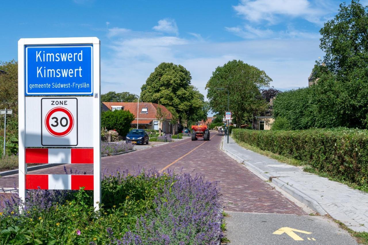 Appartement De Dageraad In Monumentale Boerderij Kimswerd Kültér fotó